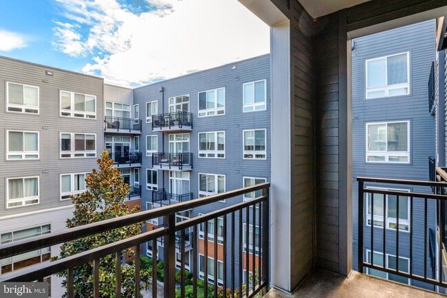 Building Photo - 145 Riverhaven Dr