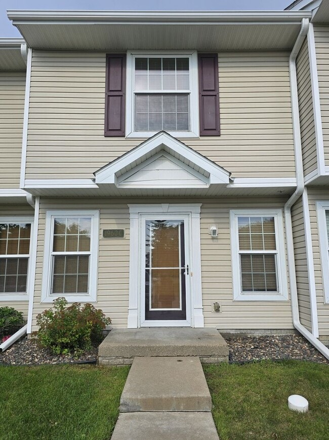Primary Photo - 2 Level Townhouse