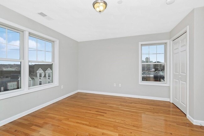 Building Photo - 260 Main St