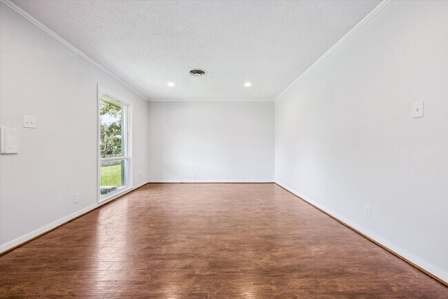 Building Photo - 3607 Blue Bonnet Blvd