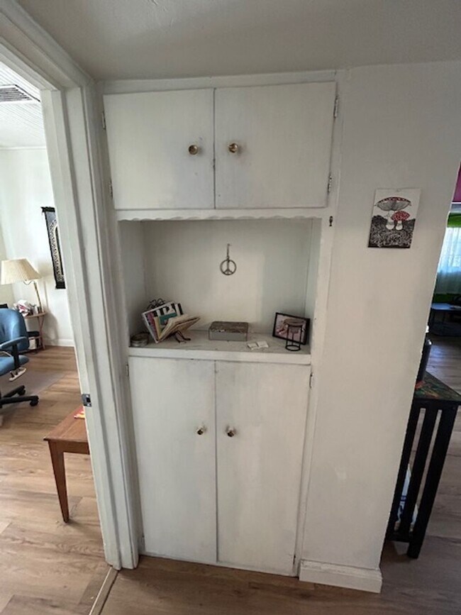 Building Photo - 2 bedrooms-1 bath - on 4th Ave