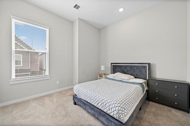 Building Photo - 6713 Parker Grv Ln
