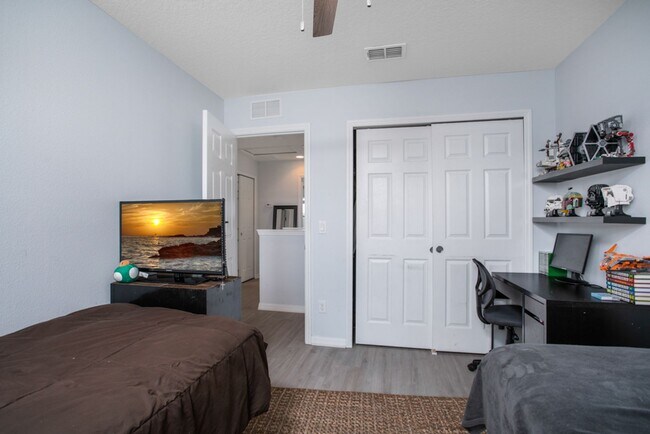 Building Photo - AWESOME 4 BDRM HOME IN GATED LEGACY PARK!