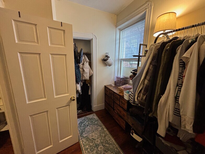 Building Photo - 8 Grove St