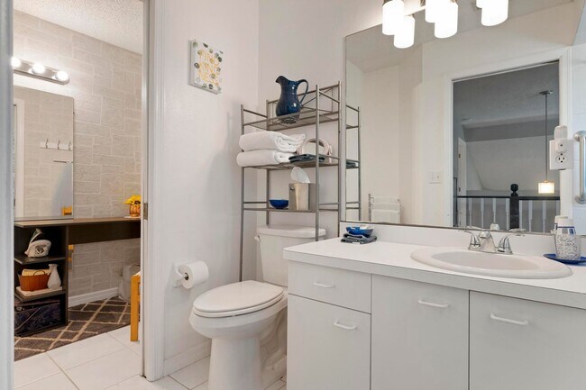 Building Photo - ** STUNNING 4 BEDROOM 2 FULL BATH/ 2 HALF BATH HOME WITH A PRIVATE POOL LOCATED JUST MINUTES FROM...