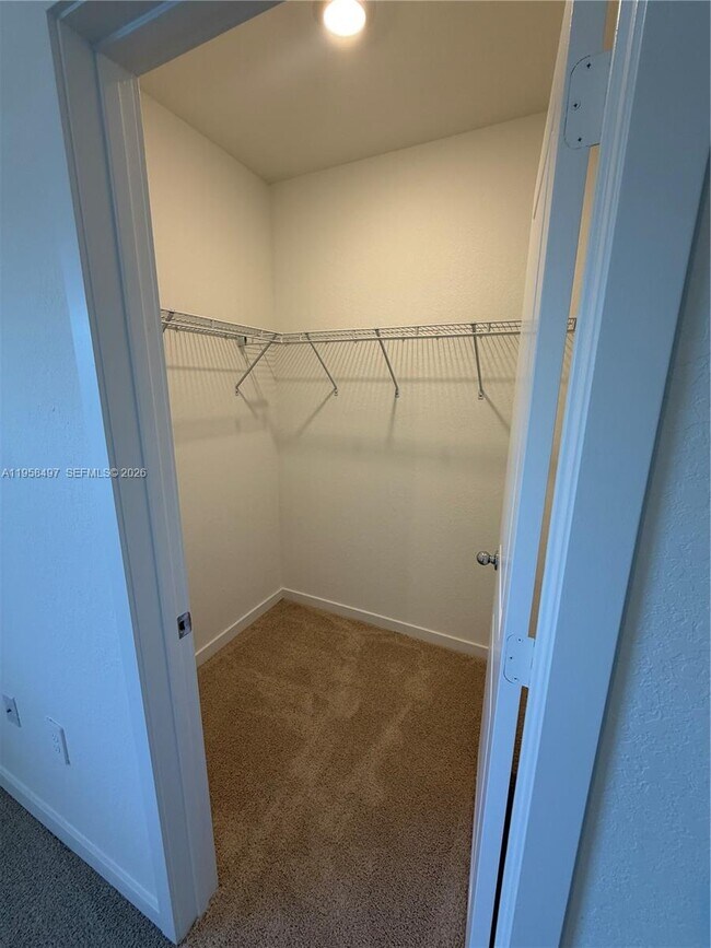 Building Photo - 323 NE 16th St