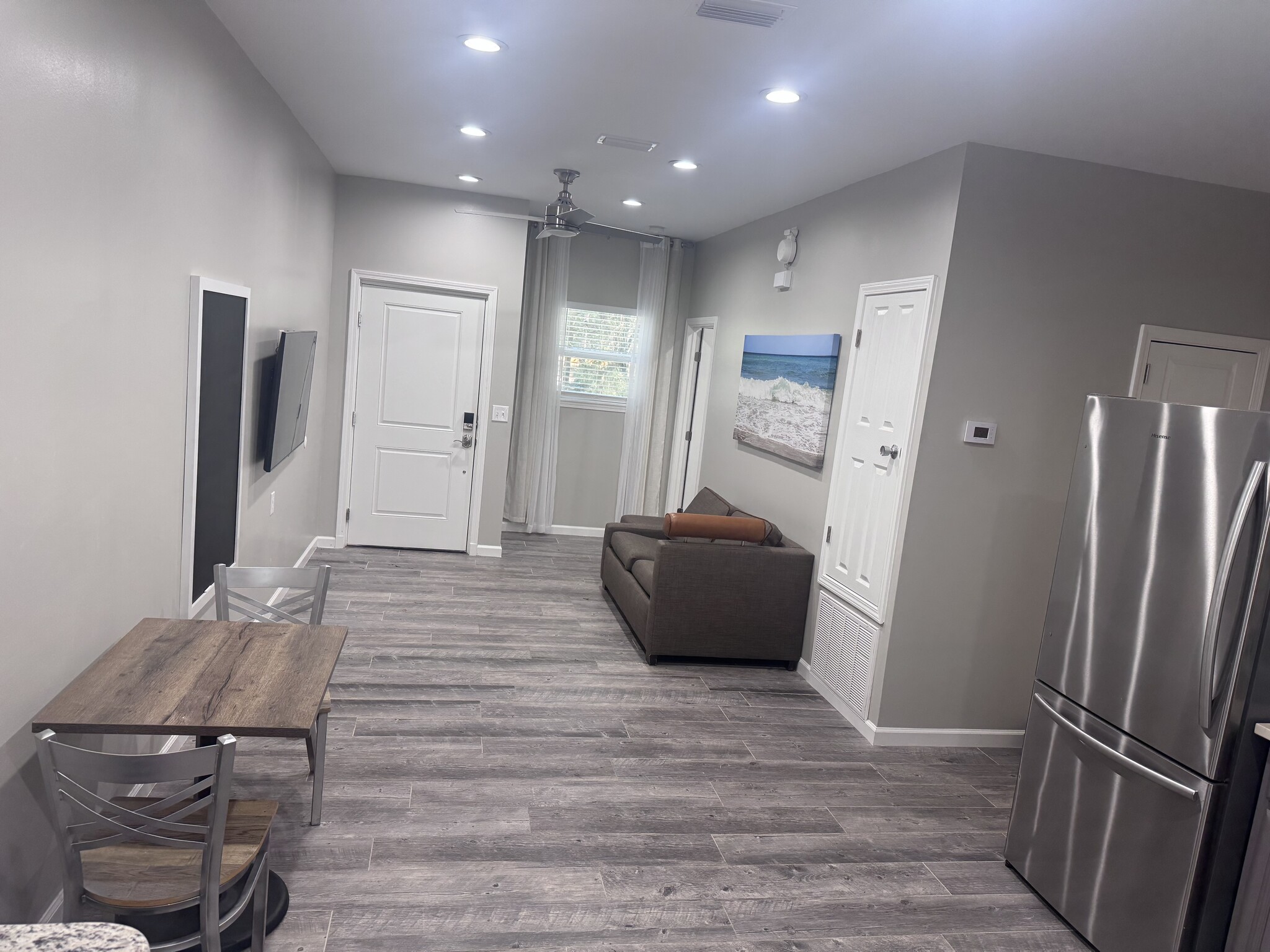 Building Photo - 6615 Tippin Ave