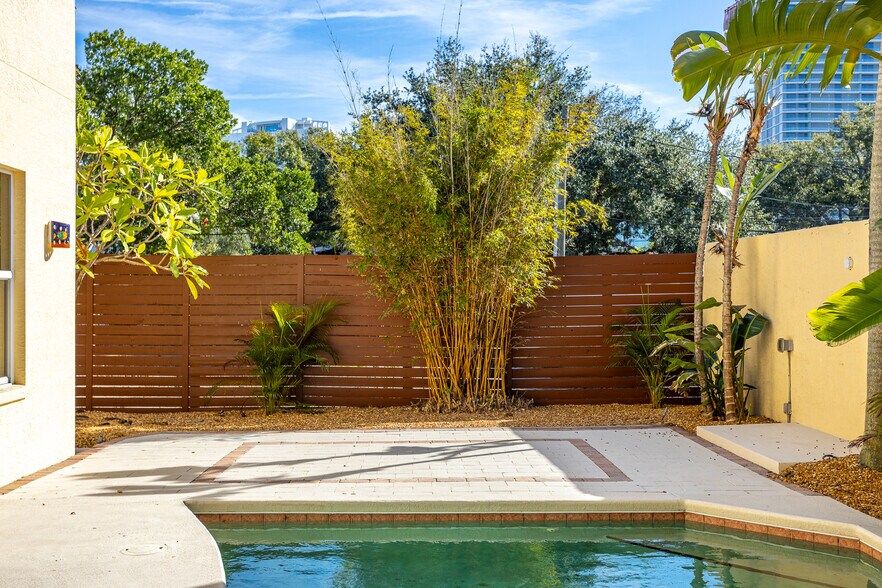 Building Photo - 3204 W Empedrado St