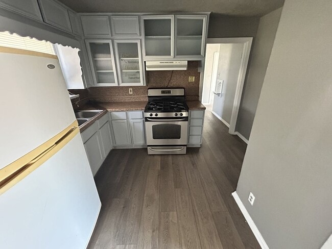 Building Photo - 2 bedroom home