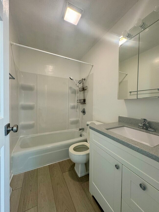 Building Photo - 407 West Adams Avenue