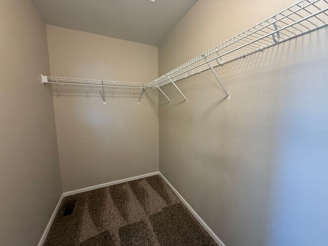 Building Photo - Nice Three Bedroom Townhome 80916