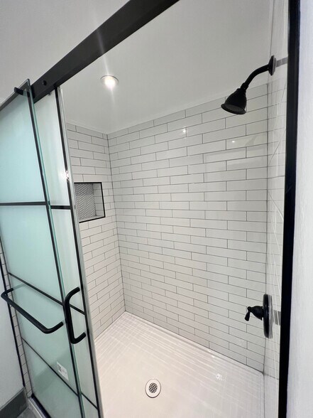 60 x 40 shower - 95 Timothy Cir