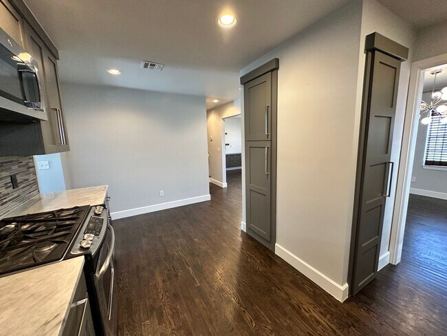 Building Photo - For Rent: Updated 3 Bed, 1.5 Bath Split-Le...