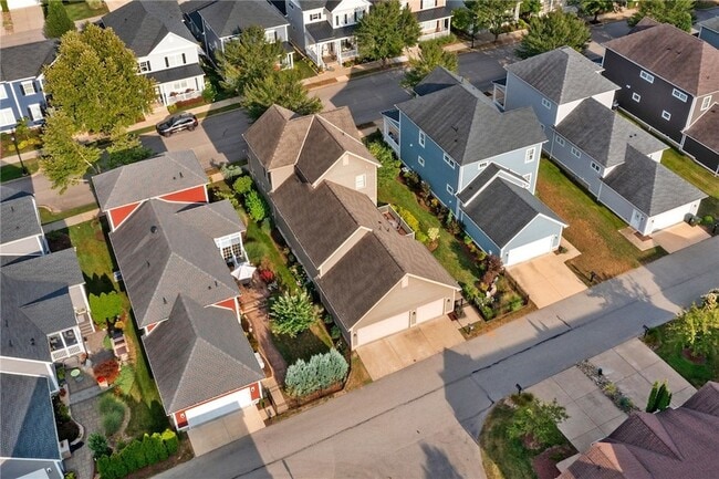 Building Photo - 261 1st St