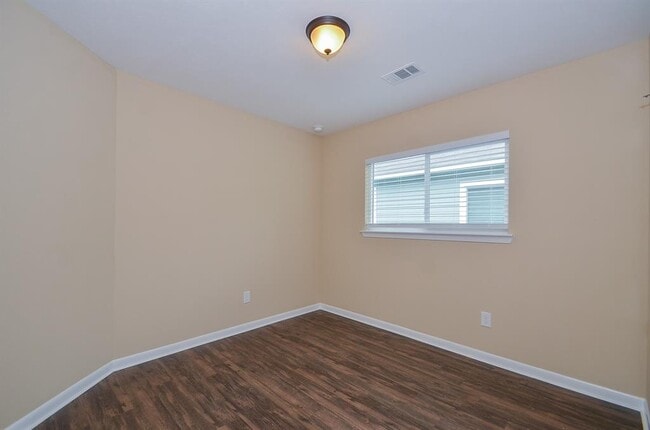 Building Photo - 5807 Cebra St