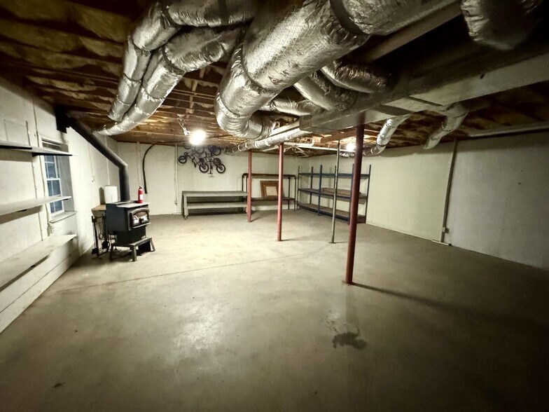 Building Photo - 863 Woodland Dr