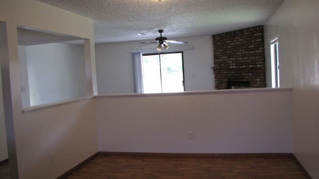 Building Photo - Home in South West Bakersfield Large Lot