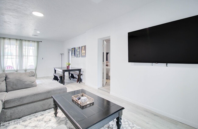 Building Photo - 258 S Sutherland St