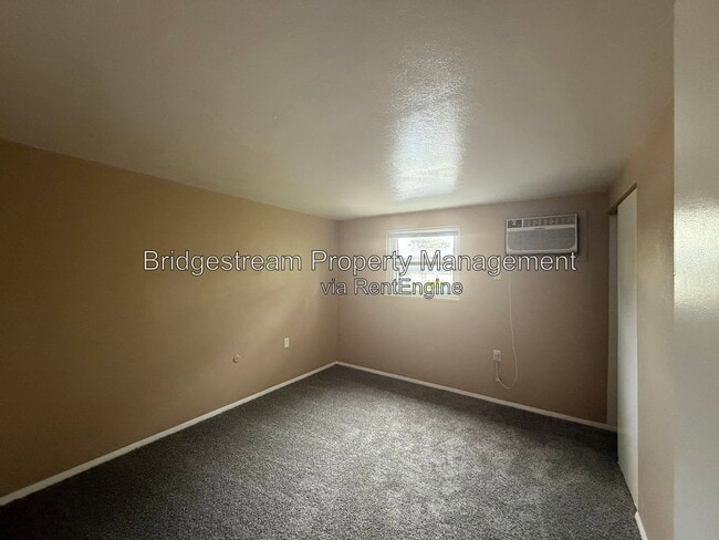 Building Photo - 156 Forest St
