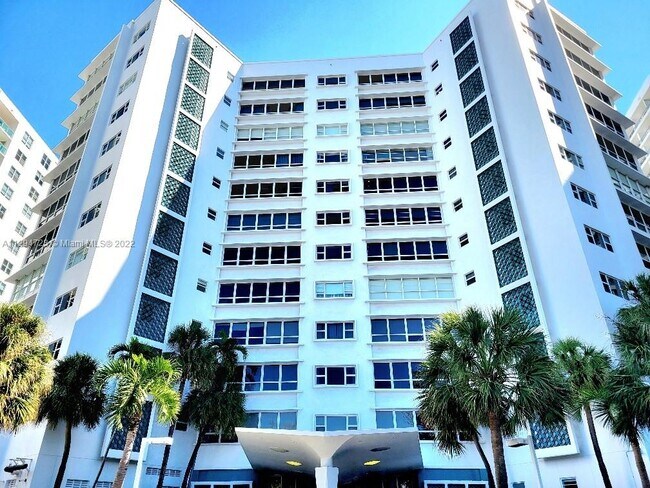 Primary Photo - 4925 Collins Ave