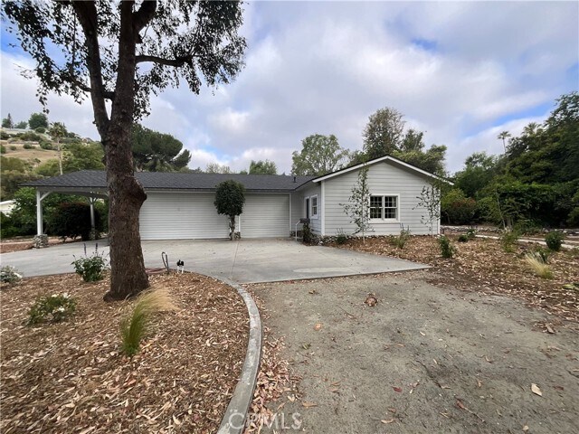 Building Photo - 2029 Las Palomas Dr