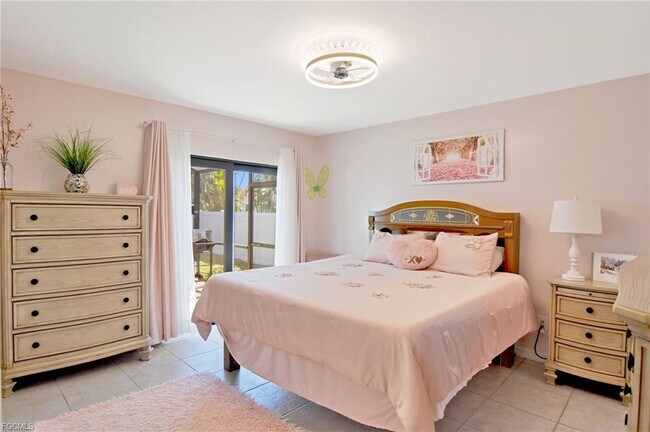 Building Photo - 4531 SW 14th Pl