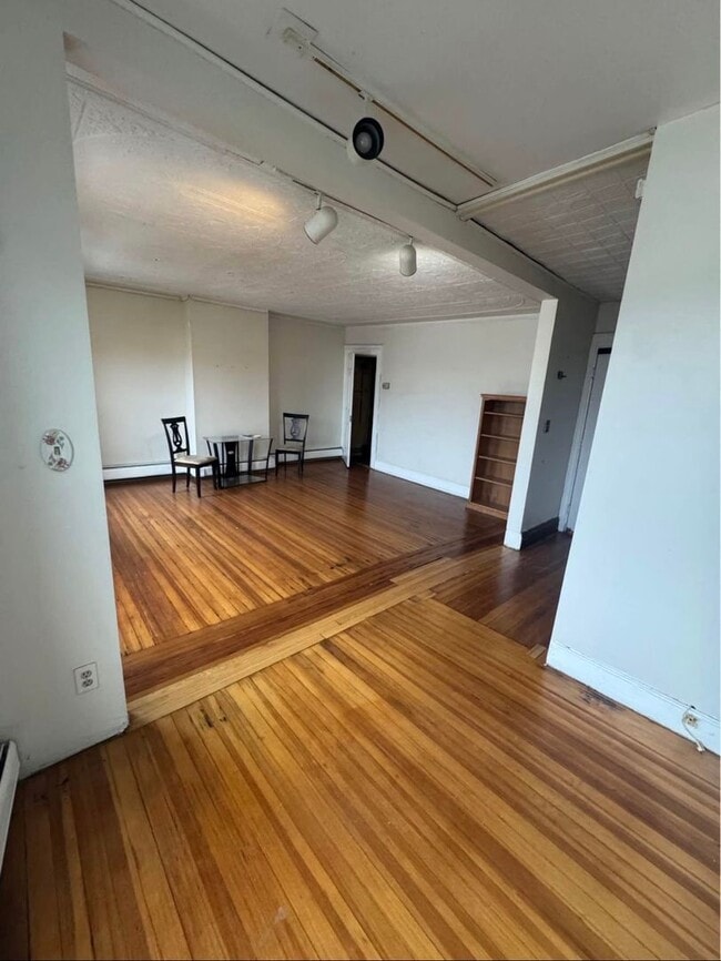 Building Photo - 2156 5th Ave