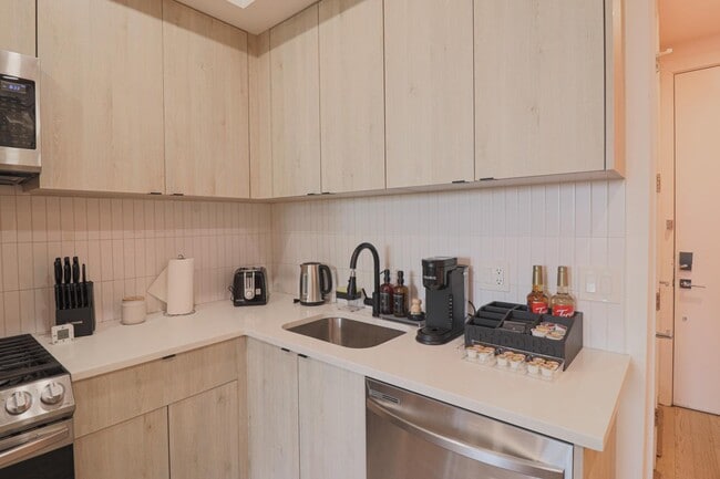 Building Photo - 1806 A St NE