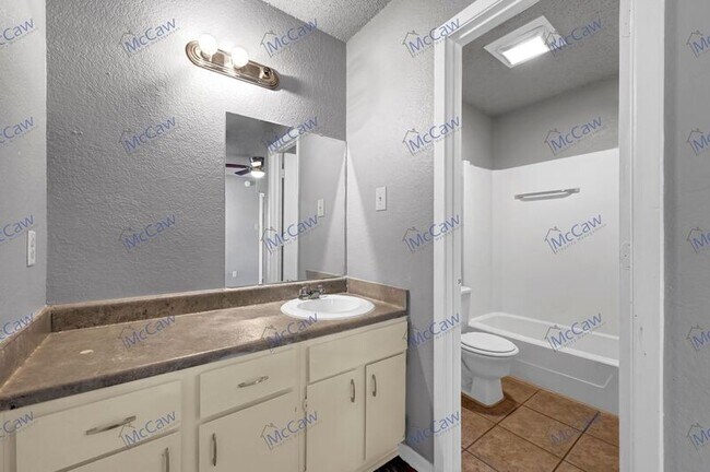 Building Photo - 409 Rockcrest Dr