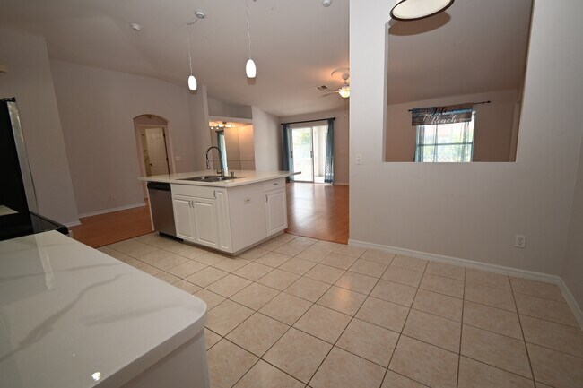 Building Photo - 136 SE 19th Ln