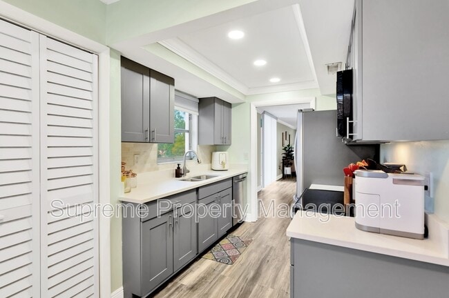 Building Photo - 1001 Pearce Dr