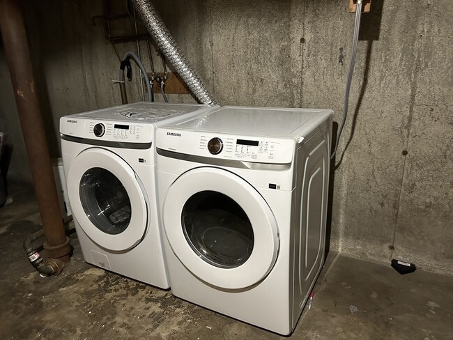 Building Photo - 44 Carruth St