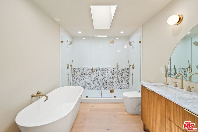 Building Photo - 14742 Weddington St