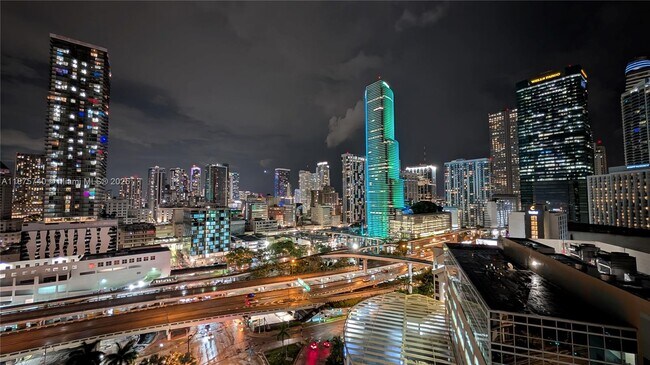 Building Photo - 350 S Miami Ave