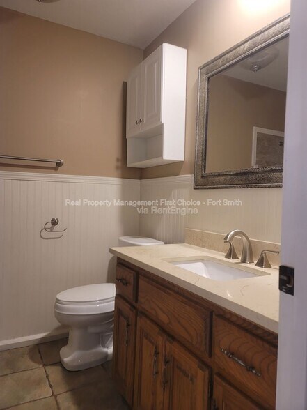 Building Photo - 306 Elfen Glen St