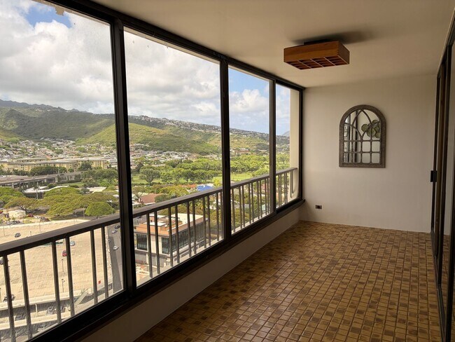 Building Photo - Luxury Kahala Condominium - 2bd/2ba/1pkg