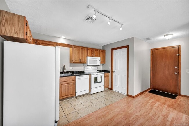 Building Photo - 48 N Mountain Rd