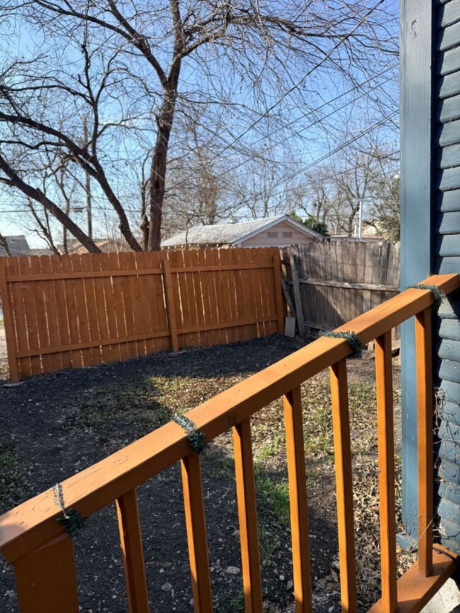 Building Photo - 914 Clower-2