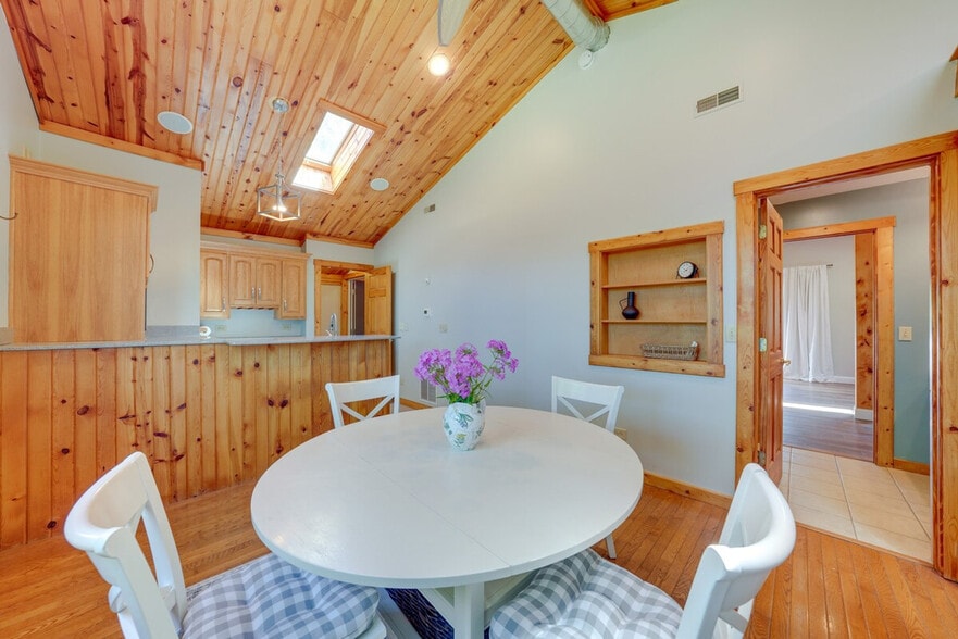 Building Photo - 27W172 Galusha Ave