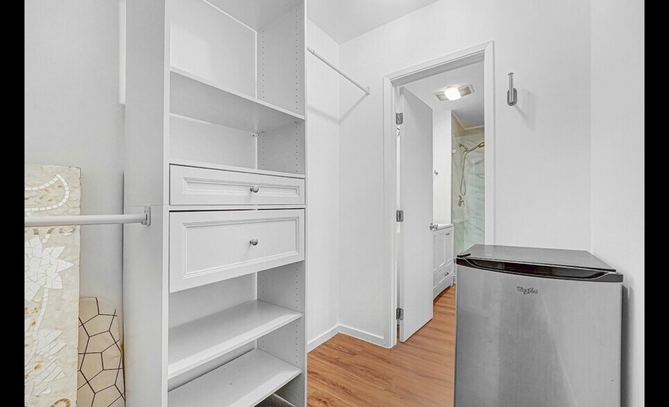 Building Photo - 5232 Corteen Pl