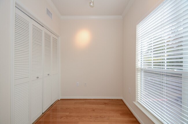 Building Photo - 9200 Westheimer Rd