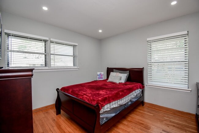 Building Photo - 6817 Hendon Ln