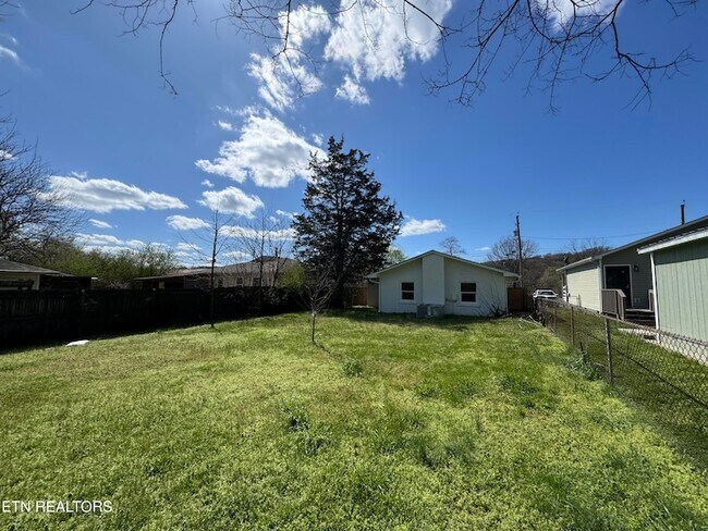 Building Photo - 1712 Vada Cir