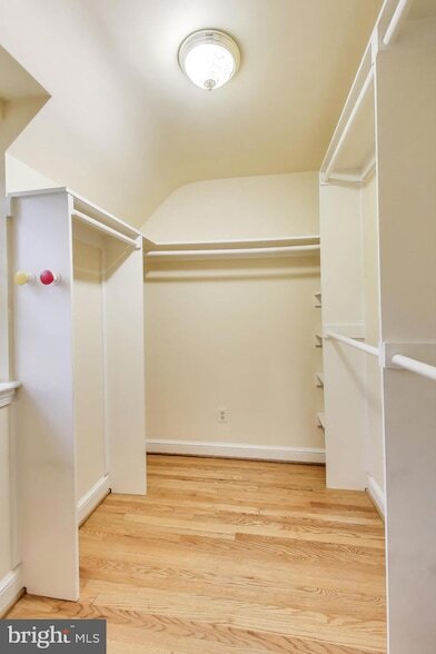Building Photo - 9326 W Parkhill Dr