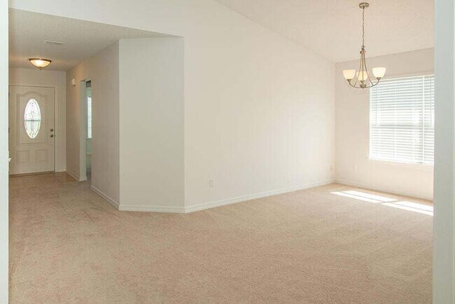 Building Photo - "Coastal Comfort Awaits: Charming 3-Bed, 2...