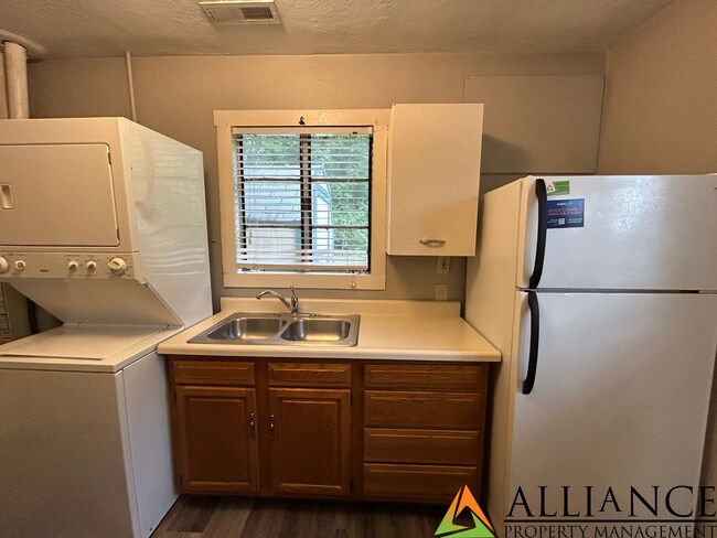 Building Photo - 619 Ratone Ln