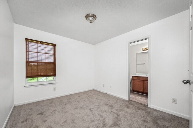 Building Photo - 340 Stewarts Landing Cir