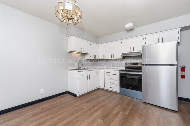 Building Photo - 1926 Sunnyside Dr