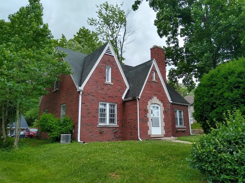 Building Photo - 335 S Eagleson Ave