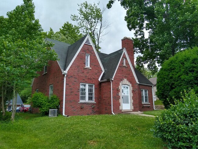 Building Photo - 335 S Eagleson Ave